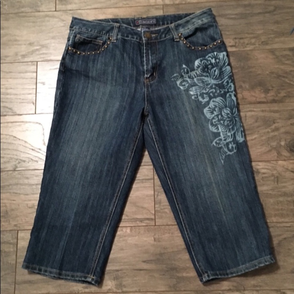 Baccini capris size 10 w/ floral & bead detail!